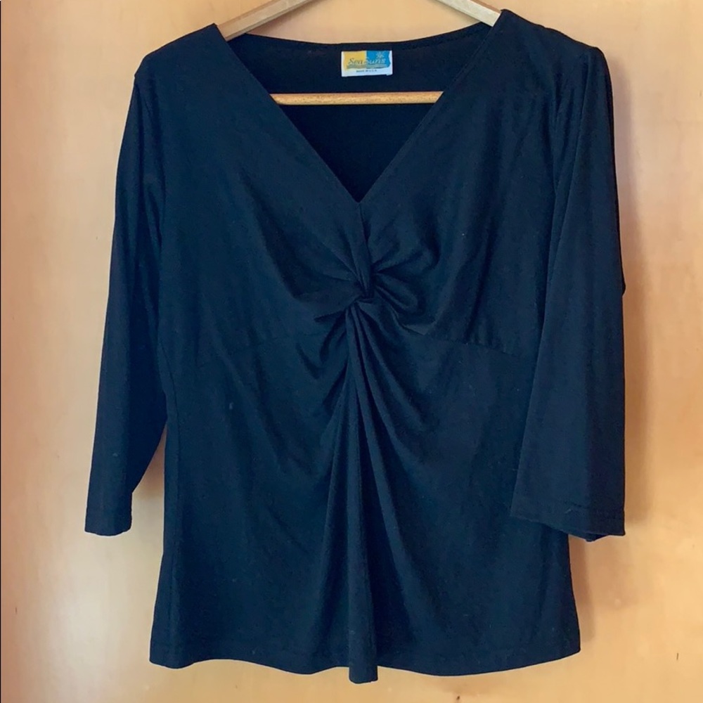 Black top w knot detailing